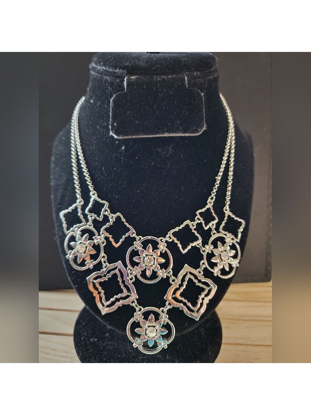 White House Black Market Silvertone Filigree Medallion Statement Necklace – EUC